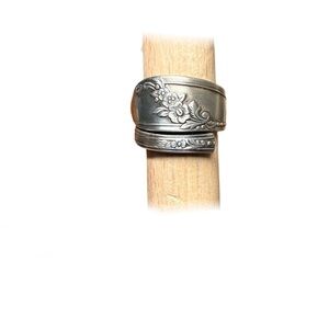 Queen Bess 11 Vintage Oneida Community Tudor Plate Spoon Ring